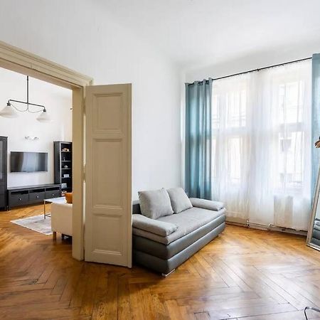 Spacious Apartment With Balcony At Wenceslas Sq Prague Extérieur photo